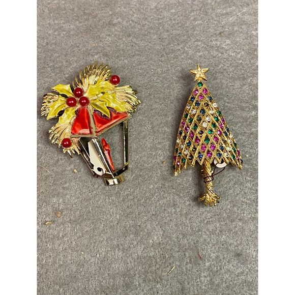 VINTAGE COROCRAFT 2 1/2"‎ CHRISTMAS TREE & 2 1/4 INCH LANTERN BROOCHES GOLD TONE - Picture 1 of 5